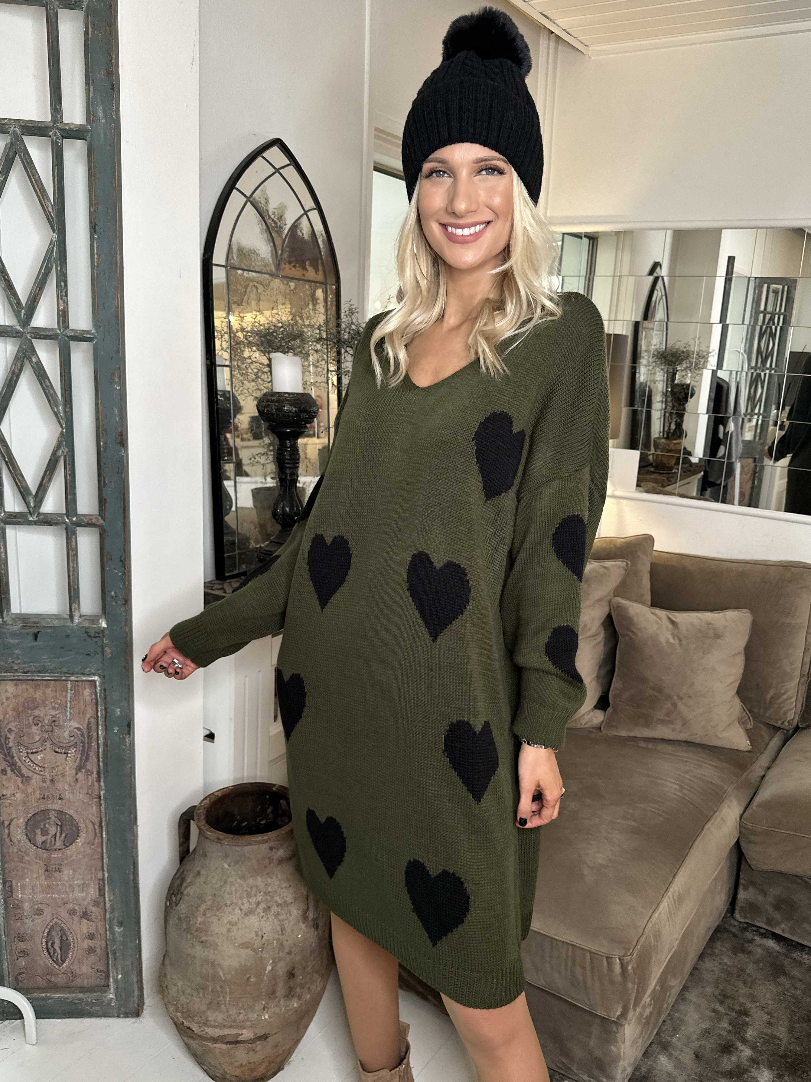 Lela - Stickad klänning med hjärtan